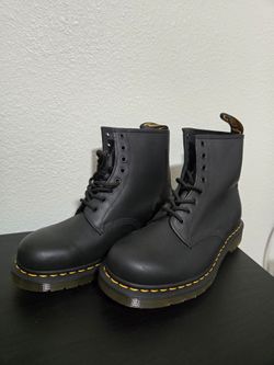 Dr  Martens Boots