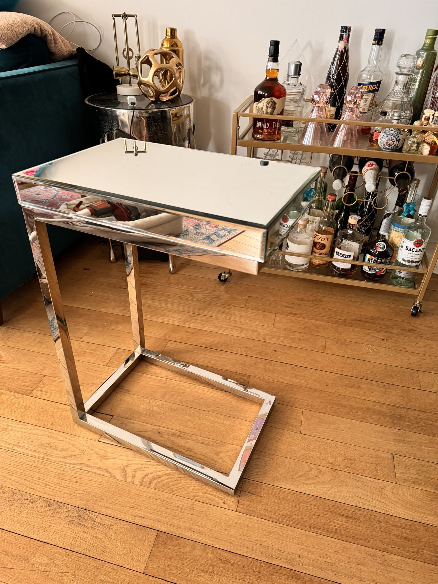Mirrored C Table 