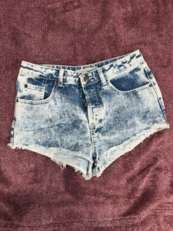 Woman’s Short Size 28 New