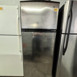 AMANA 28” TOP AND BOTTOM REFRIGERATOR 