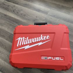 Milwaukee Tool Box  Caja Para Sawzall ,pila ,y Cargador 