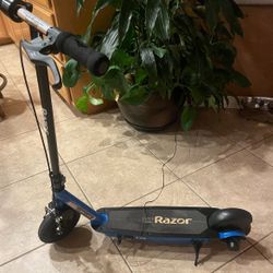 Used Razor Patinete Eléctrico Black Label de E100 good condition