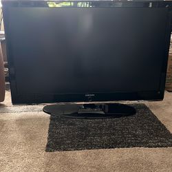45 In Samsung TV With Remote 