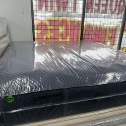 KING SIZE SIMMONS BEAUTYREST BLACK SERIES 2 (PLUSH) MATTRESS & BOX SPRINGS BED SET