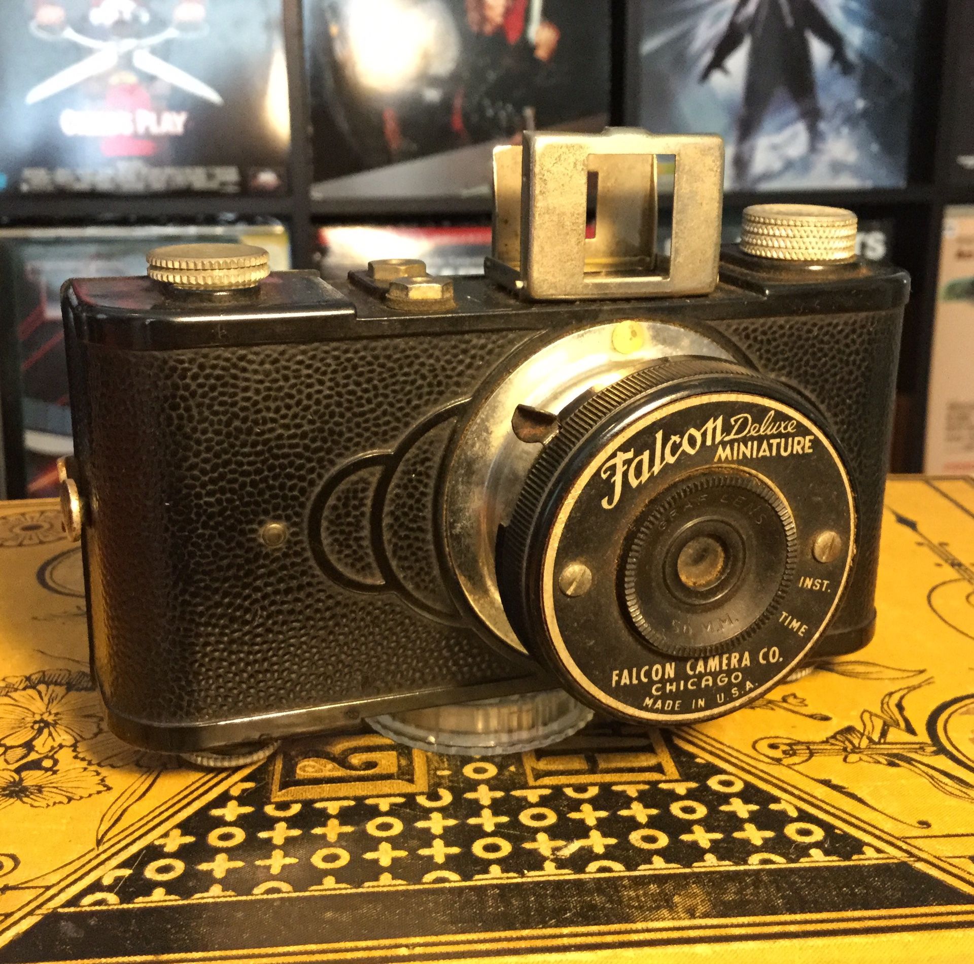 Vintage Chicago Bakelite Falcon Deluxe Miniature 127 Film Camera - See Description