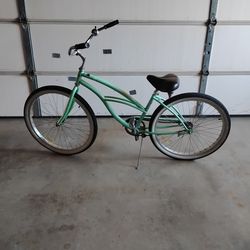 Ladies  beach cruiser like new