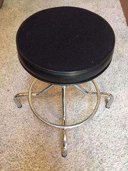 PRICE DROPPED. Very Nice Retro Stool! $18.00 Adjustable height
