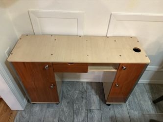 Nail Desk