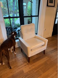 Creamy white, Cushioned chair