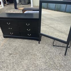 DRESSER WITH MIRROR 