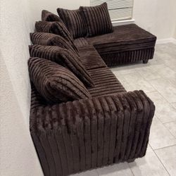 New Fluffy Chocolate Sectional Couch New In Box $50DOWN 