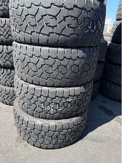 Vendo 305/55/R20 las 4 llantas Toyo las 4 llantas por $210