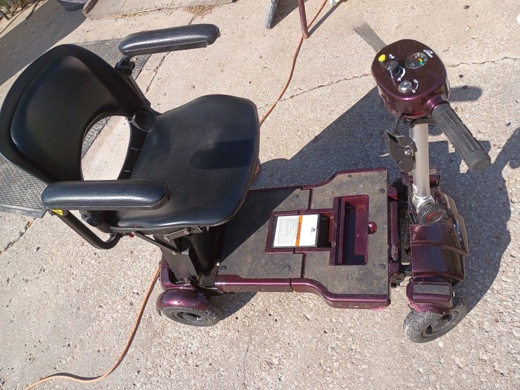 G-LIVING Scooter - Excellent Condition, Fully Loaded (Ready for a New Home!)