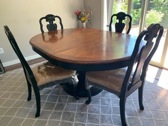 Expandable Dining Table.