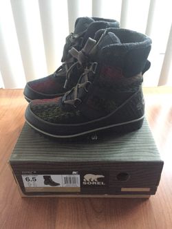 Sorel Short Winter Boots New in Box Size 6.5