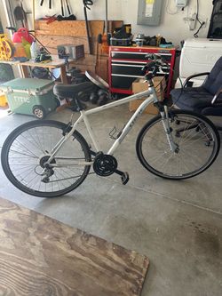 Trek Verve 3 Bicycle.