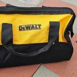 New Dewalt Medium 18 in. Tool Bag
