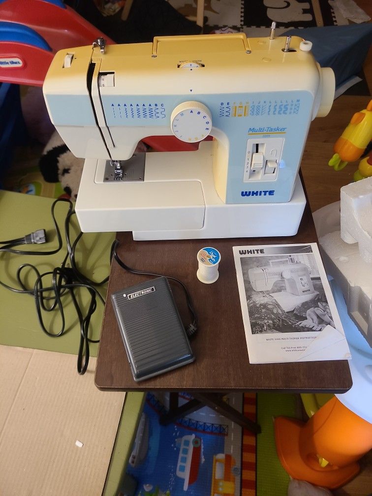 ***PENDING*** Sewing Machine for Sale in Gig Harbor, WA OfferUp