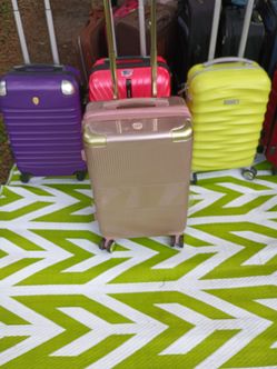 LOTS OF NICE PULL ALONG LUGGAGE