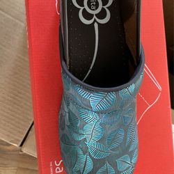 Sanite Brand New Clogs