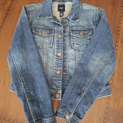 Girls GAP denim jacket size 10/12