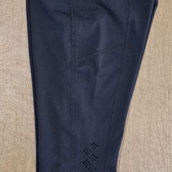 TANGERINE RN#83814  Active Capri Black Legging Size Small.  Dual pockets.