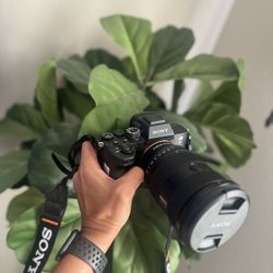 Sony A7riv Camera 