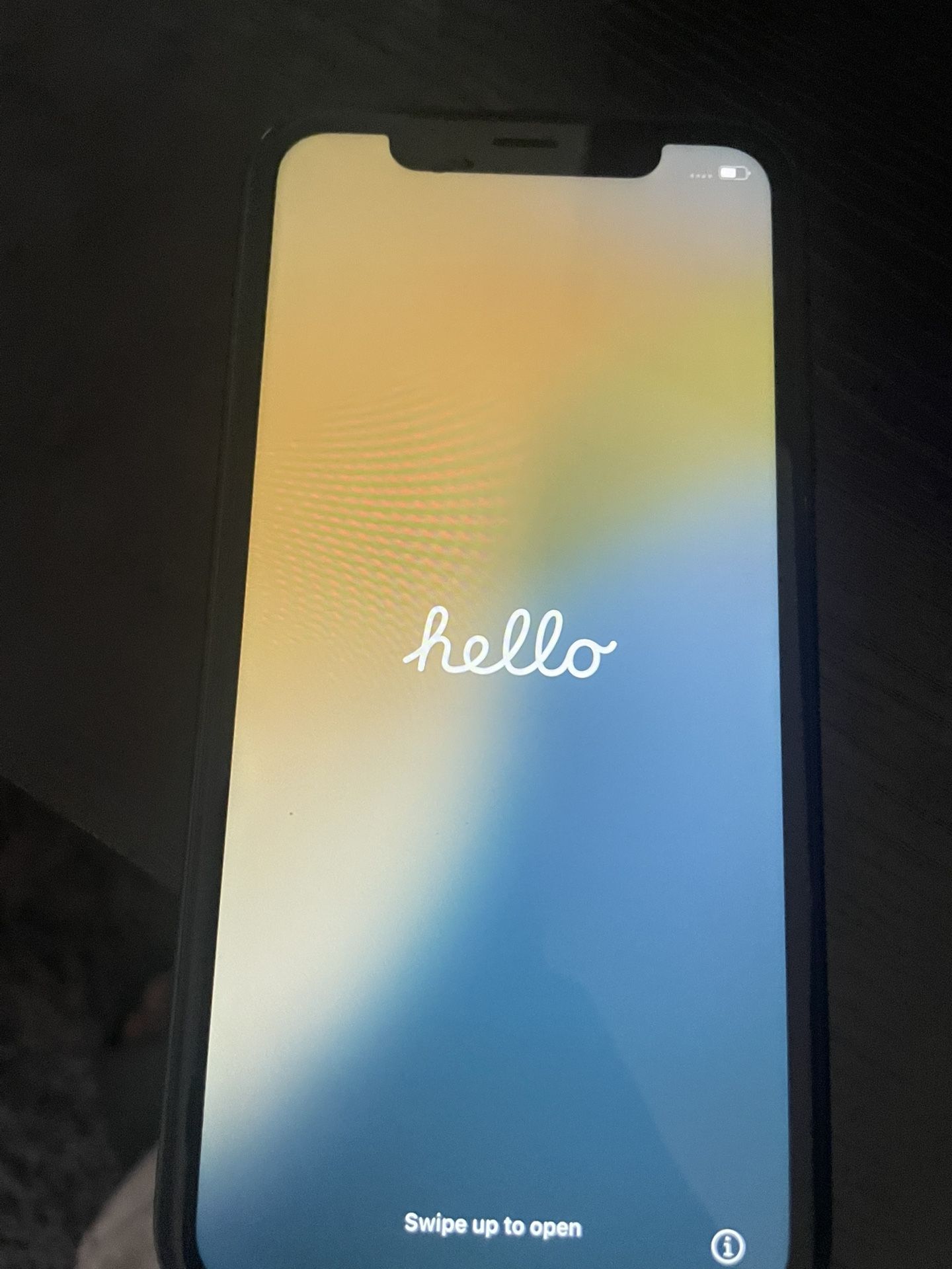iphone xr ( refurbished) Unlocked
