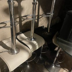 Lounge Chairs Plus Table 4 Seats 1 Table 