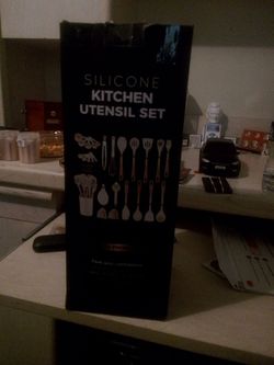 Silicone kitchen utensil set