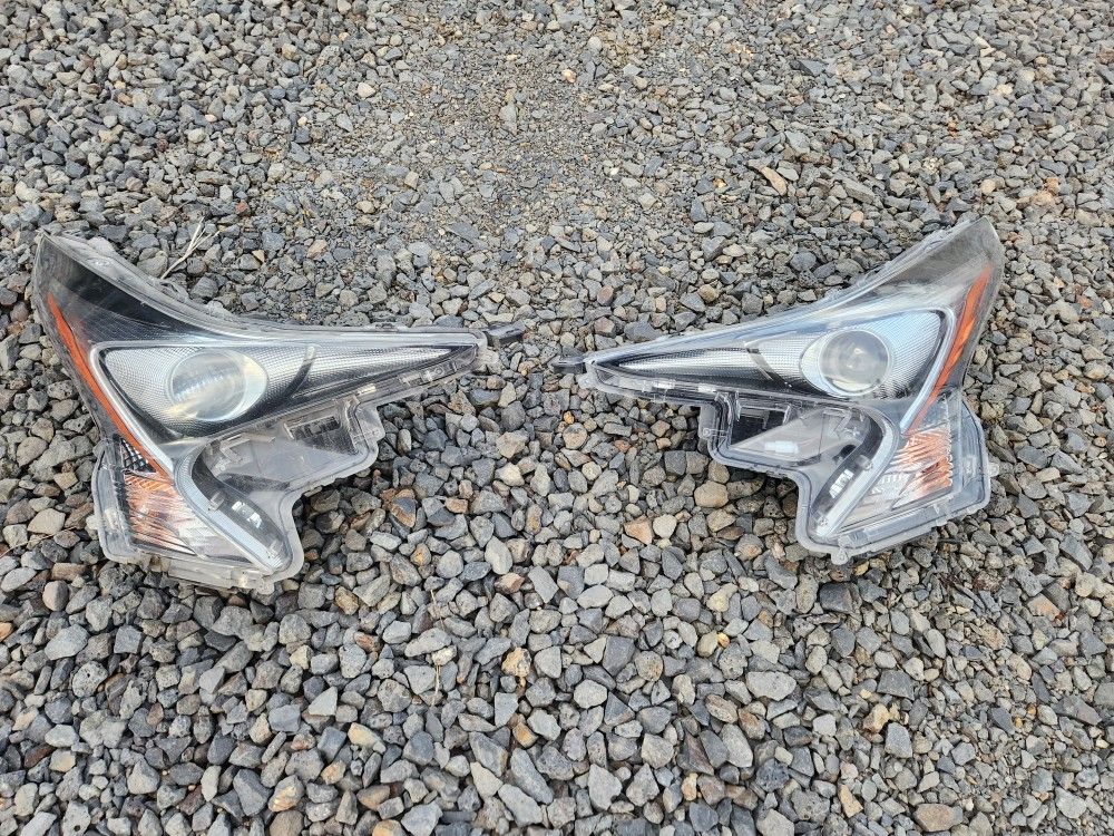 2016 - 18 Toyota Prius headlight Assembly