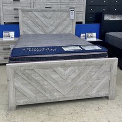 Stylish Wood Bed With Mattress Set!! 