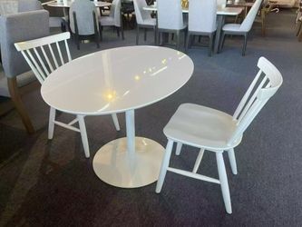White Oval Dining Table with 2 Chairs，$200