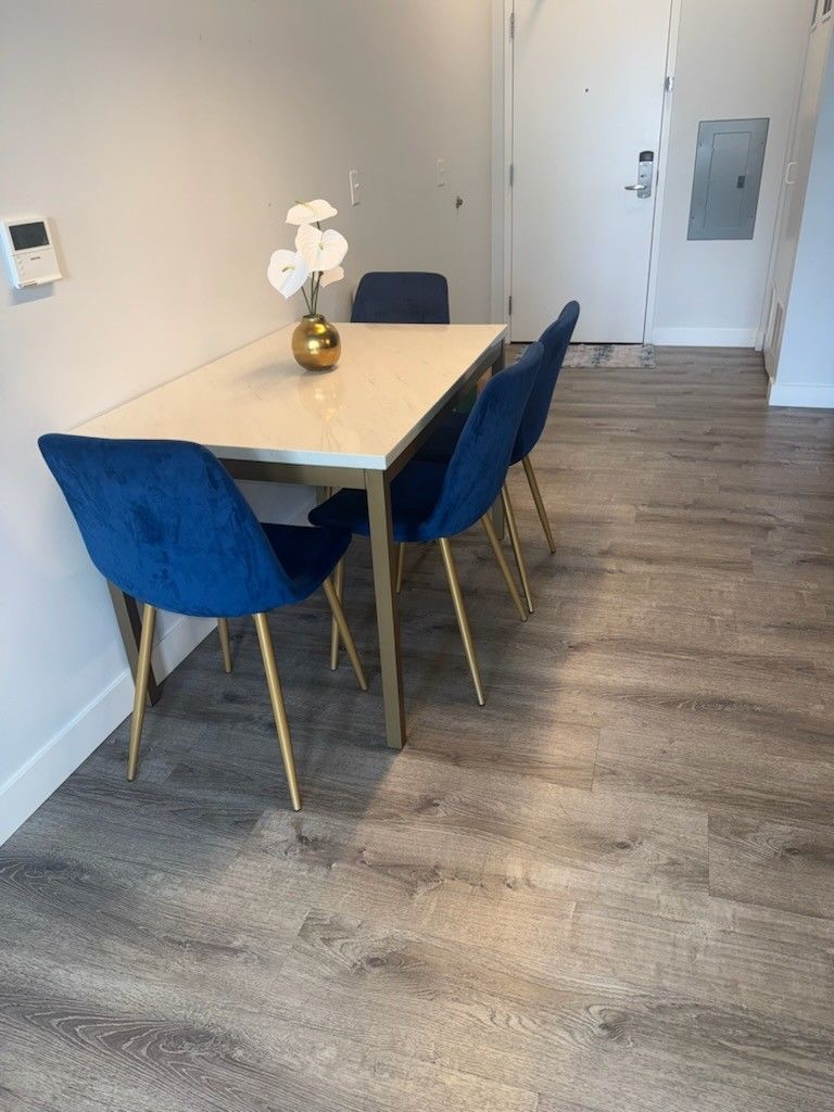 Kitchen Table & Chairs