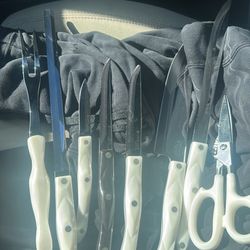 6 Cutco Knives ! Kitchen Scissors, And Carving Fork