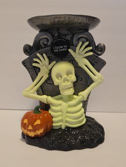 Bath & Body Works Glow-in-the-Dark Skeleton Boo! Pedestal