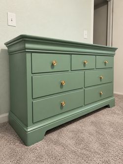 Young American 7-Drawer Dresser