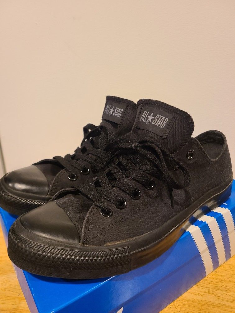 Black Low Converse Sneakers 