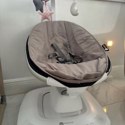 4moms MamaRoo Baby Swing - Great Condition