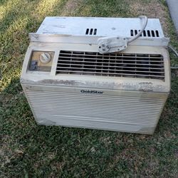 AC Window Unit Works Good Cold