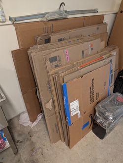 Moving boxes - 50 boxes - assorted sizes including 4 wardrobe boxes