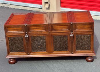 Modern chest