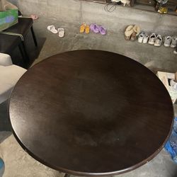 Round Wood Table With Two Chairs 40’
