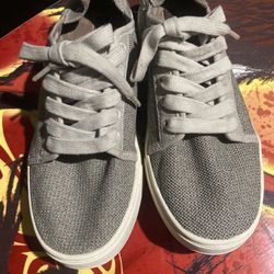 Womens OluKai Shoes Size 7.5