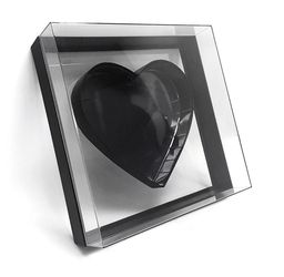 XL Black Transparent Hard Plastic Square Flower Box With Heart Shape In The Middle/Caja de flores cuadrada de plástico duro transparente negra
