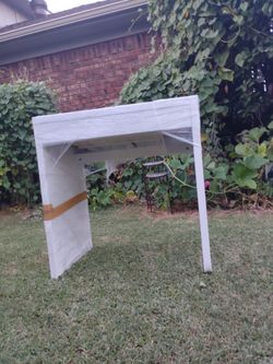 White Ikea desk