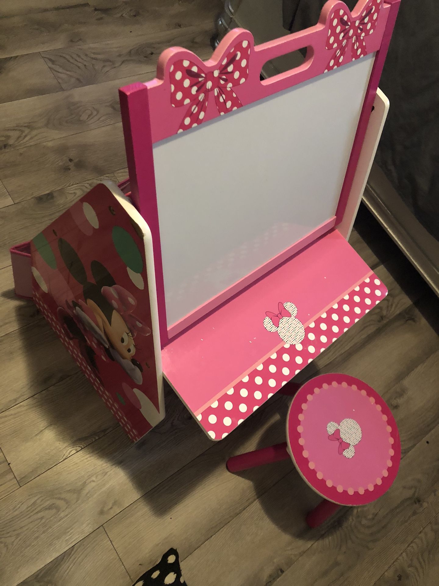 Minnie Mouse Book Shelf With Stool 