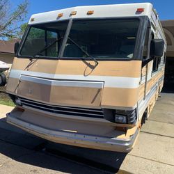 RV Winnebago Chevy V8 engine