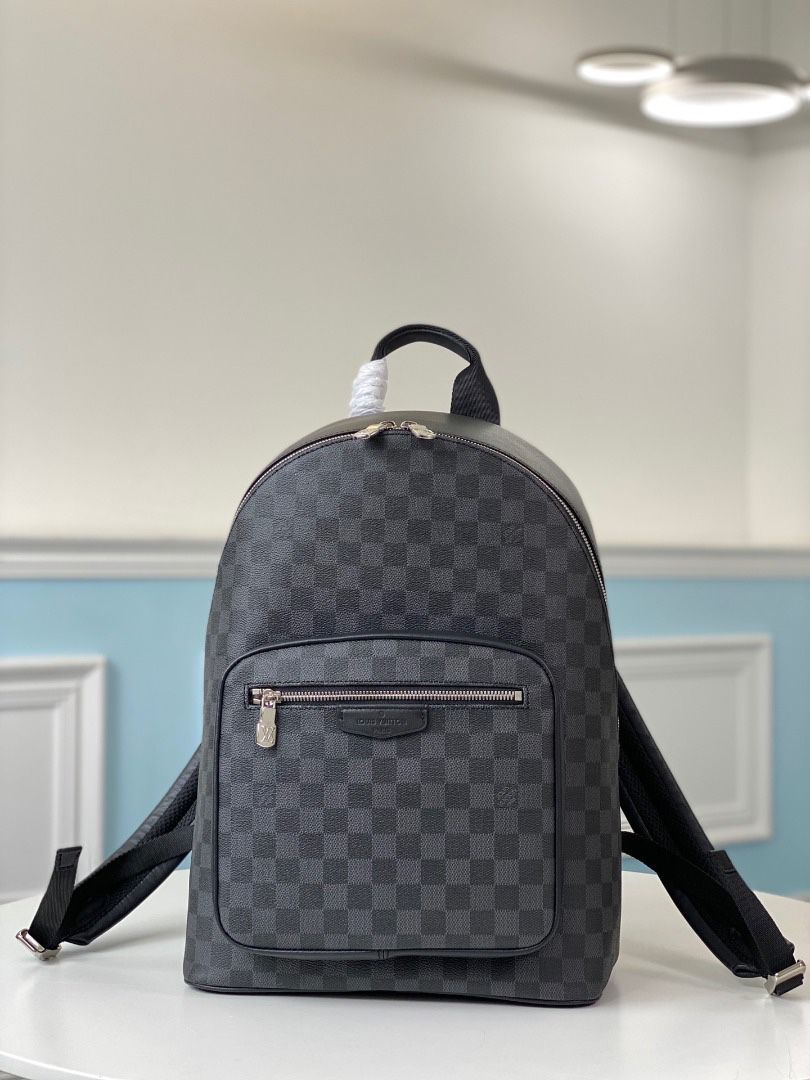 Louis Vuitton Men Backpack 