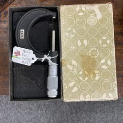 Tool Micrometer Vintage P&W W/box